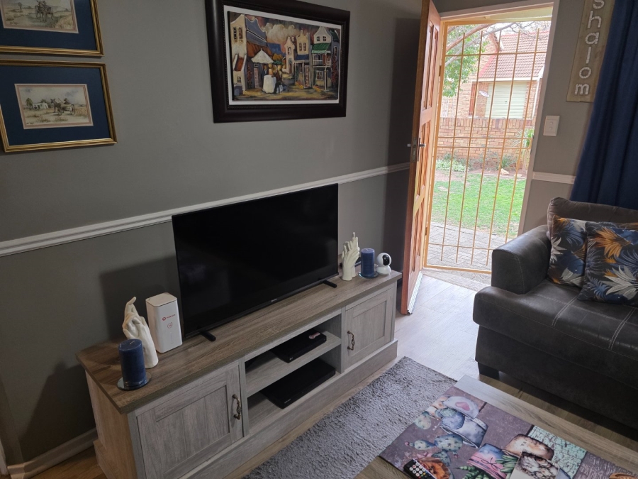 2 Bedroom Property for Sale in Langenhovenpark Free State